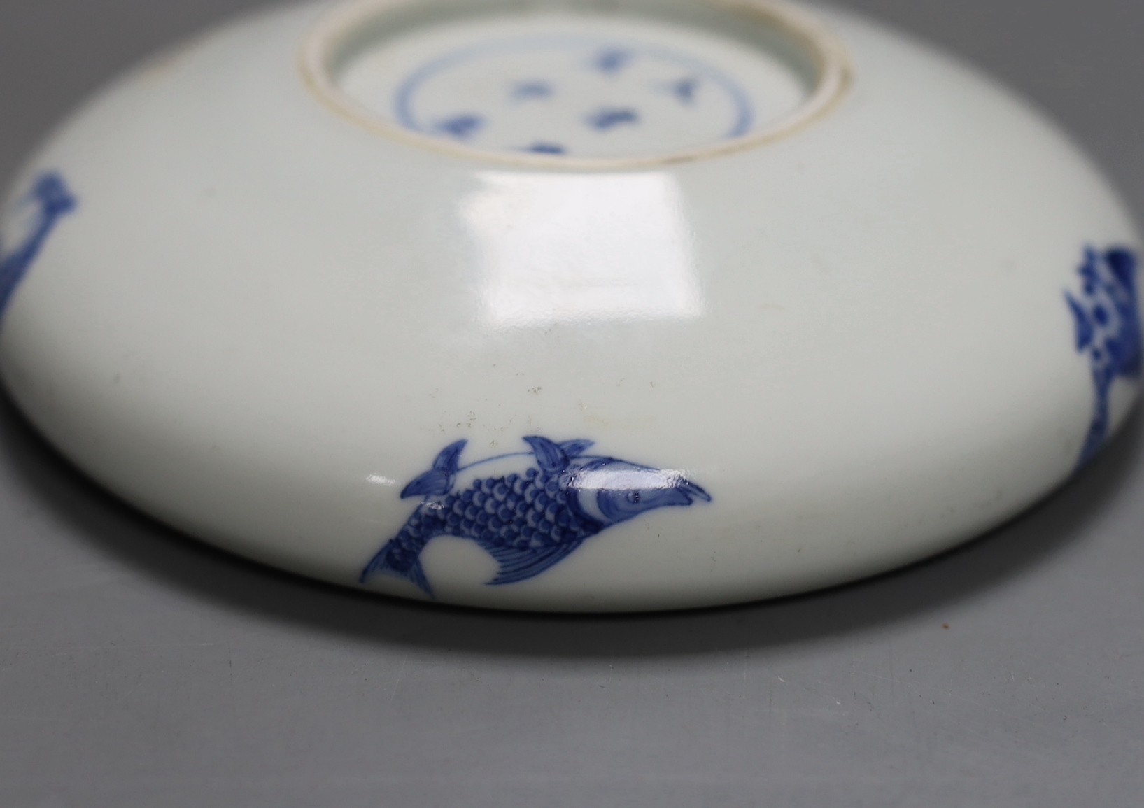 A Chinese blue and white ‘fish’ brushwasher, 15cm diameter